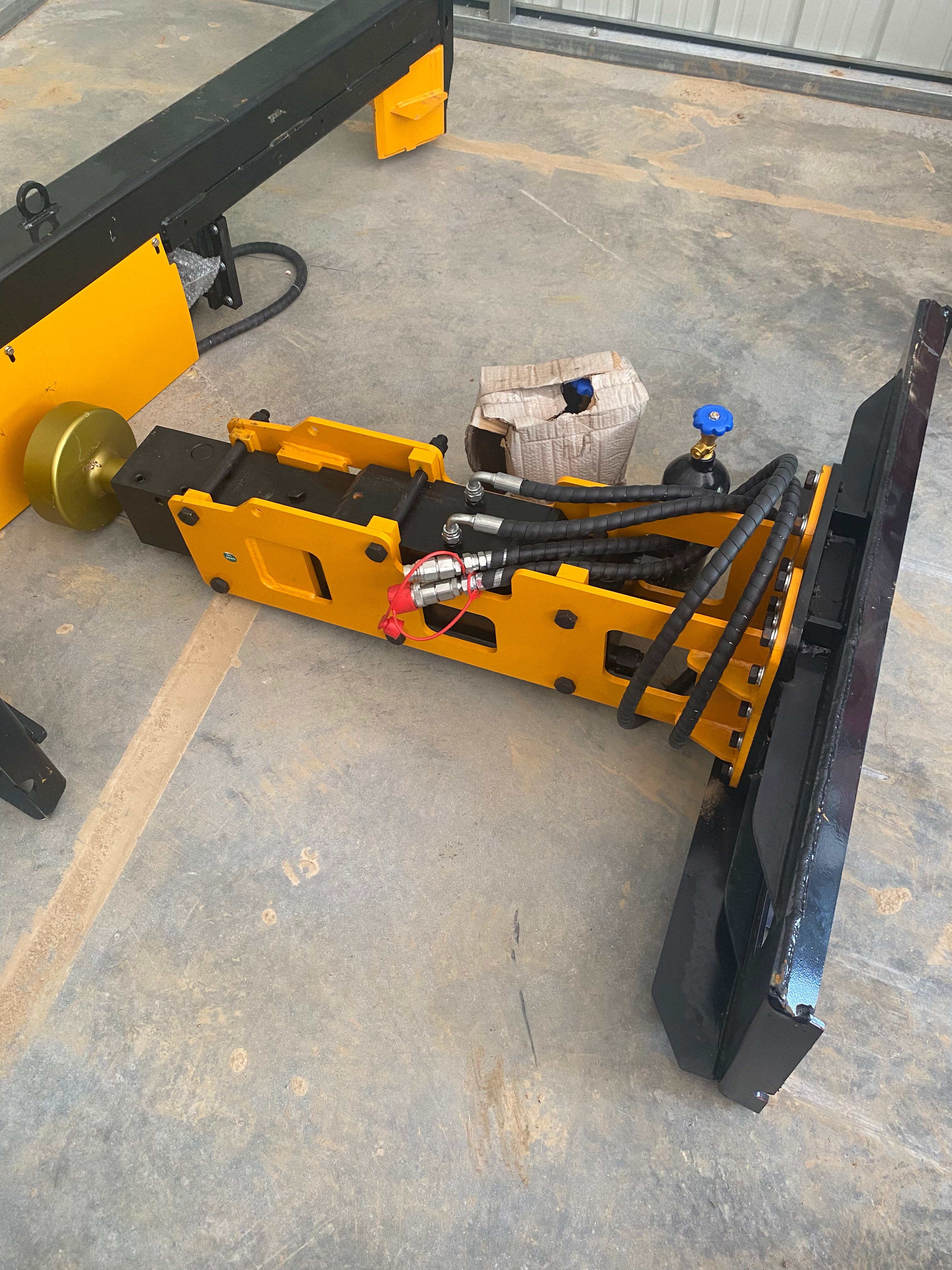 D680 Hydraulic Pile Hammer Attachment for Skid Steer Loaders