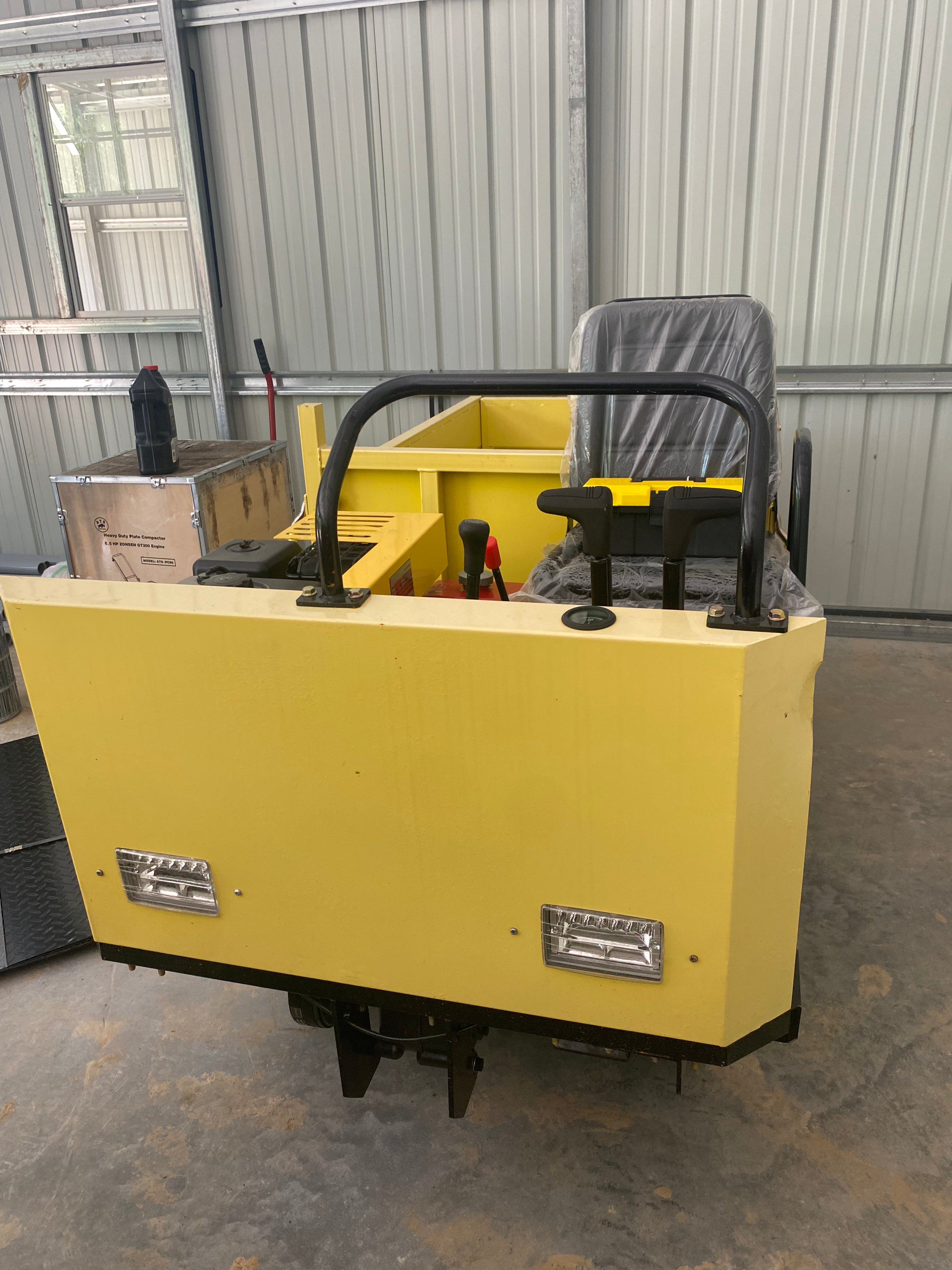 CD25 Ride-On Crawler Dumper