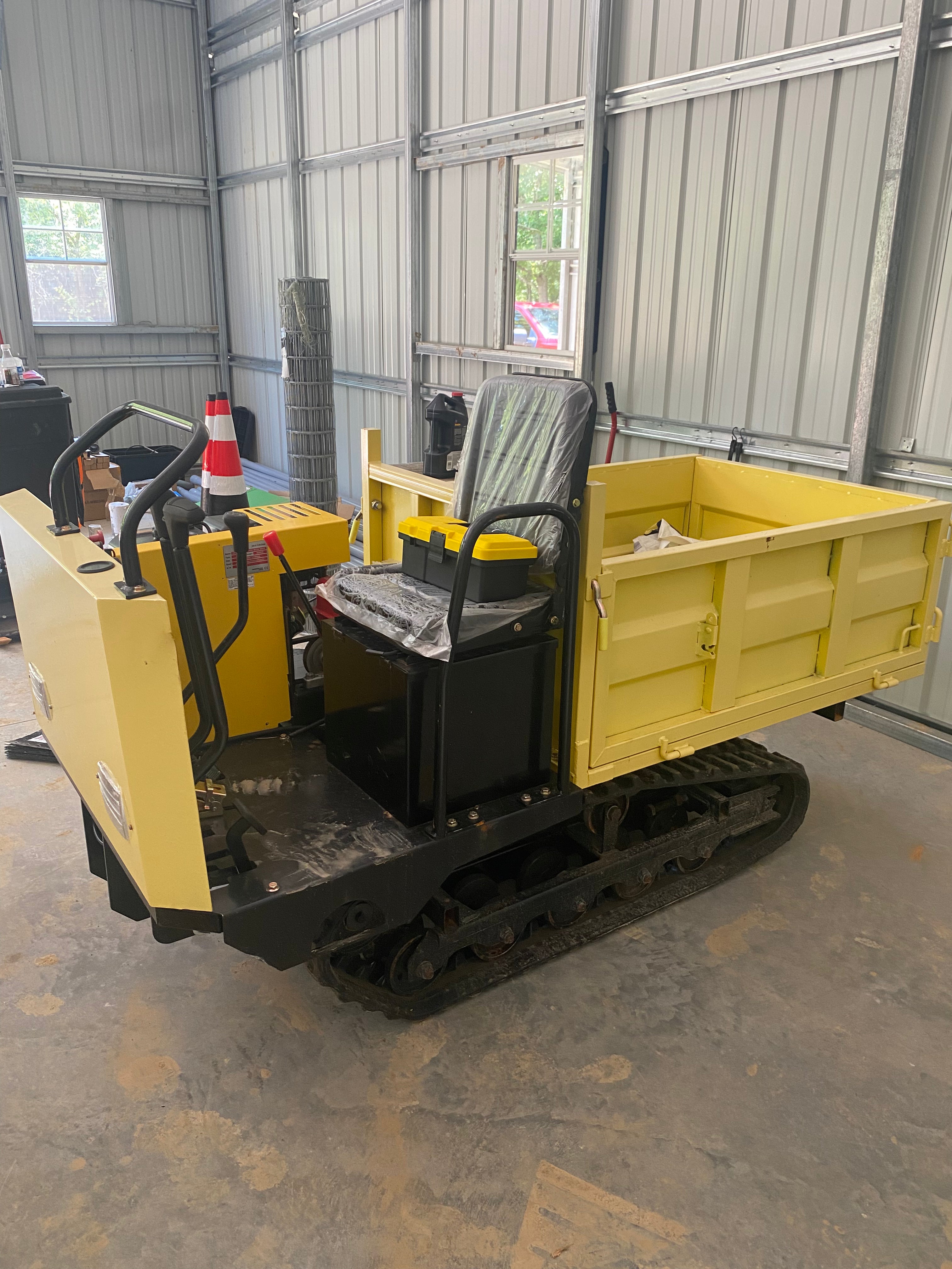 CD25 Ride-On Crawler Dumper