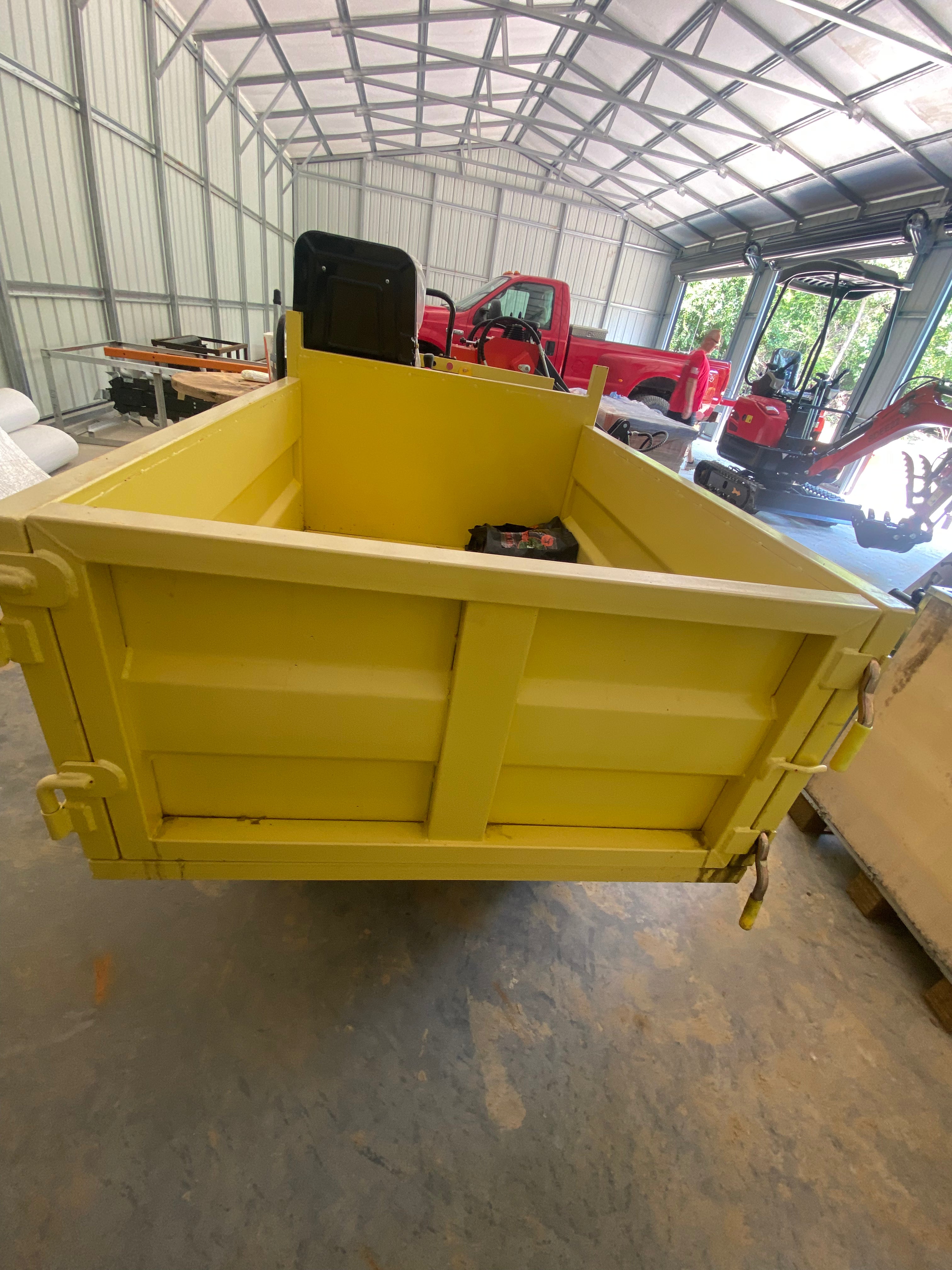 CD25 Ride-On Crawler Dumper