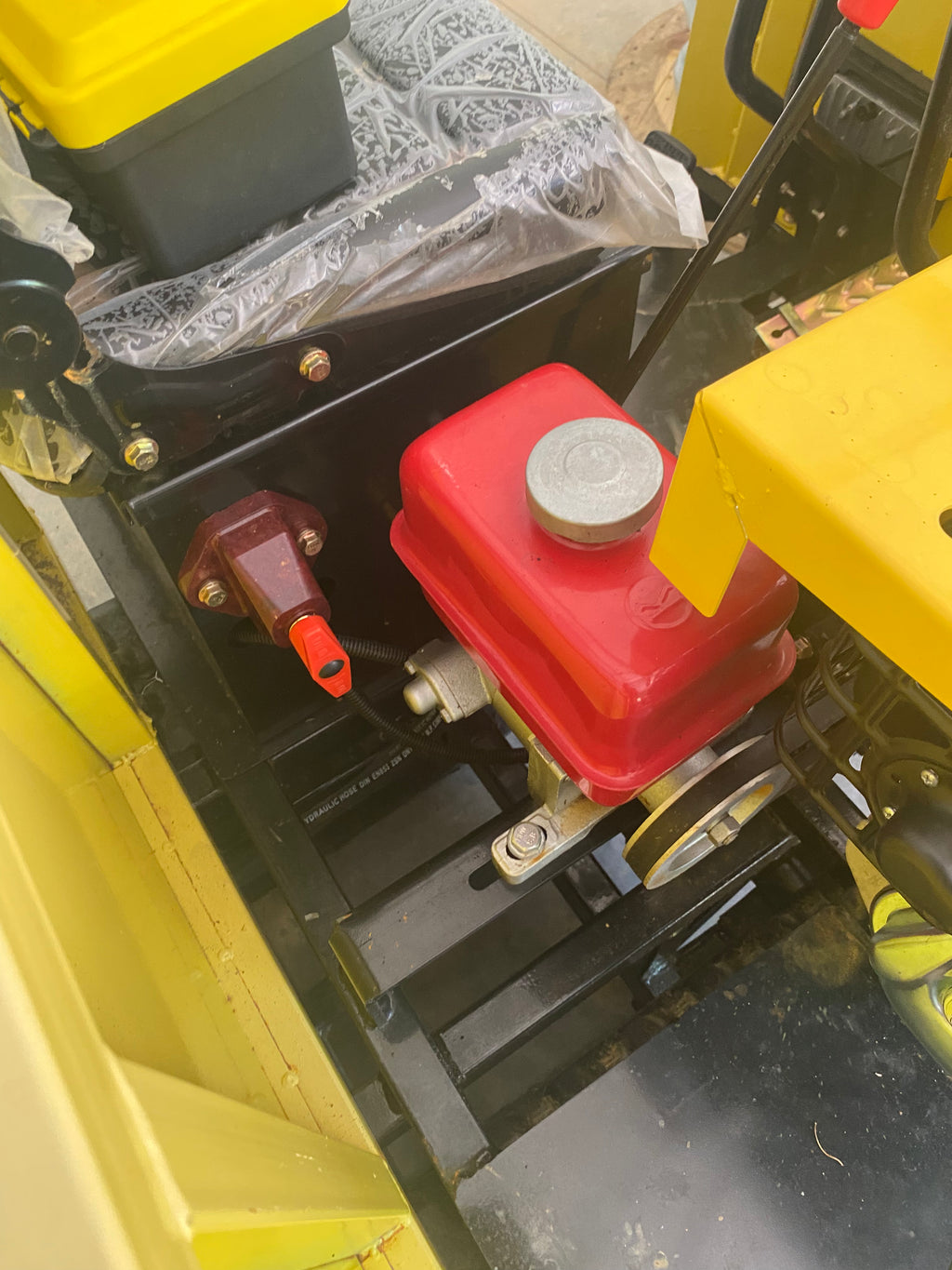 CD25 Ride-On Crawler Dumper